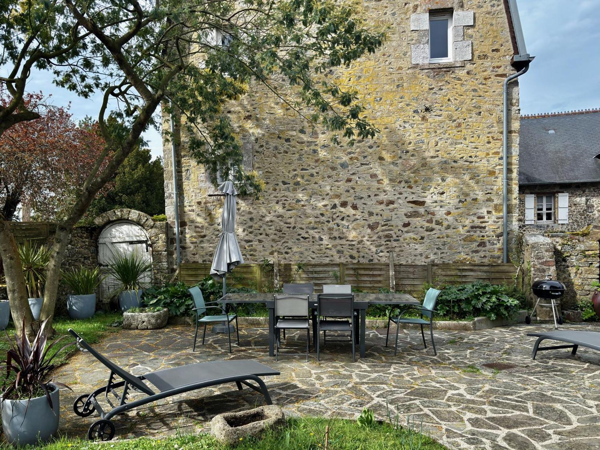 La Triolette, maison chaleureuse, indépendante et refaite à neuf dans le Vieux Coutainville, tourisme ou télétravail Agon-Coutainville Exterior foto